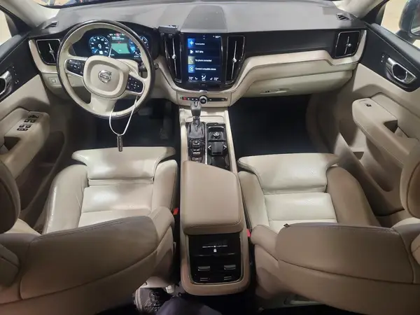 YV4102RL9J1027882 2018 VOLVO XC60 - Image 8