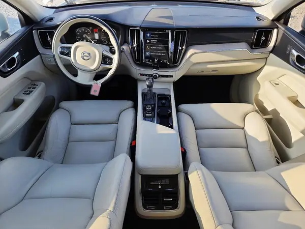 YV4102RL9J1045895 2018 VOLVO XC60 - Image 8