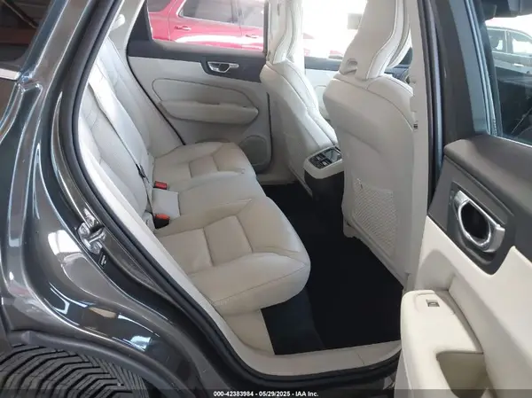 YV4102RL9M1694746 2021 VOLVO XC60 - Image 8