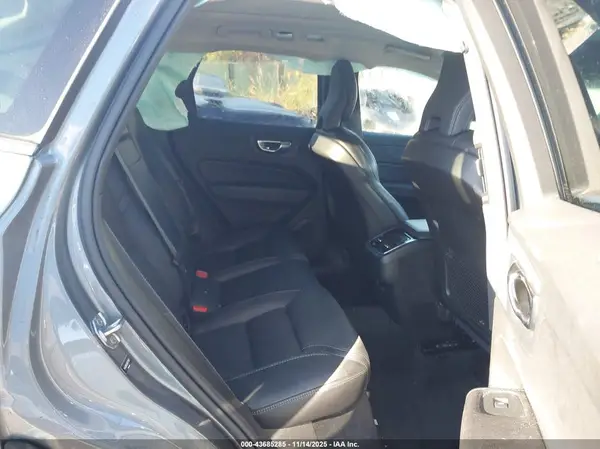 YV4102RL9M1721623 2021 VOLVO XC60 - Image 8