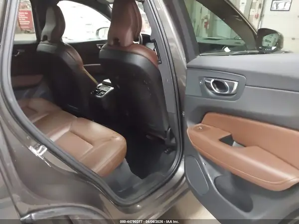 YV4102RL9M1740835 2021 VOLVO XC60 - Image 8
