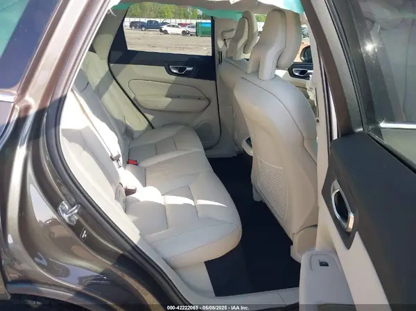 YV4102RLXJ1025932 2018 VOLVO XC60 - Image 8