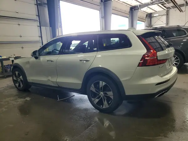YV4102WK3L1037371 2020 VOLVO V60 - Image 2