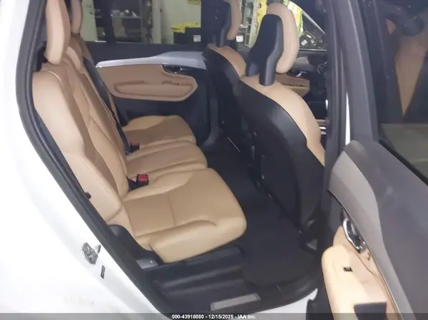 YV4102XK3H1116979 2017 VOLVO XC90 - Image 8