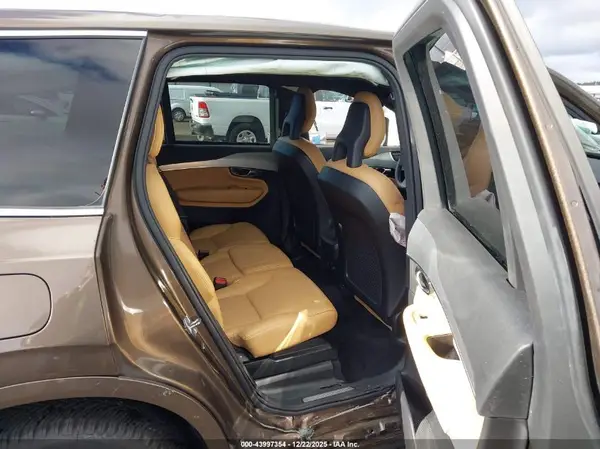 YV4102XK7H1143215 2017 VOLVO XC90 - Image 8