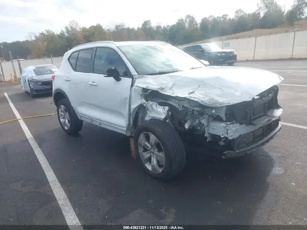 YV4162UK0K2049178 2019 VOLVO XC40 - Image 1