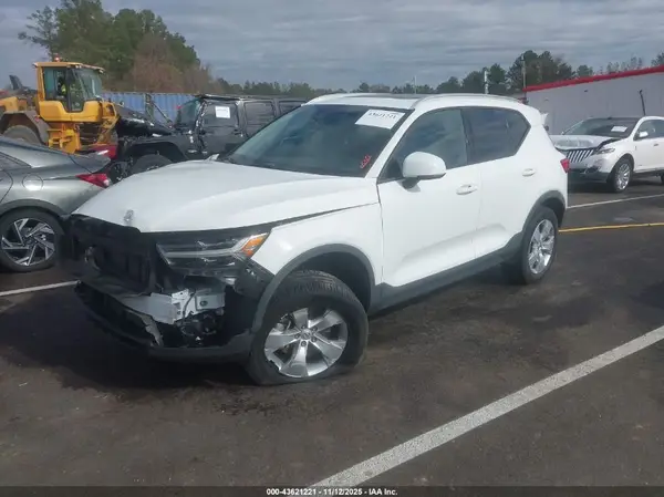 YV4162UK0K2049178 2019 VOLVO XC40 - Image 2