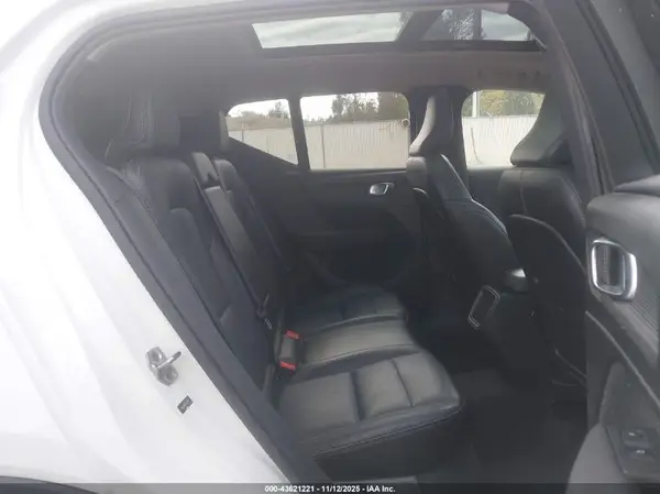 YV4162UK0K2049178 2019 VOLVO XC40 - Image 8