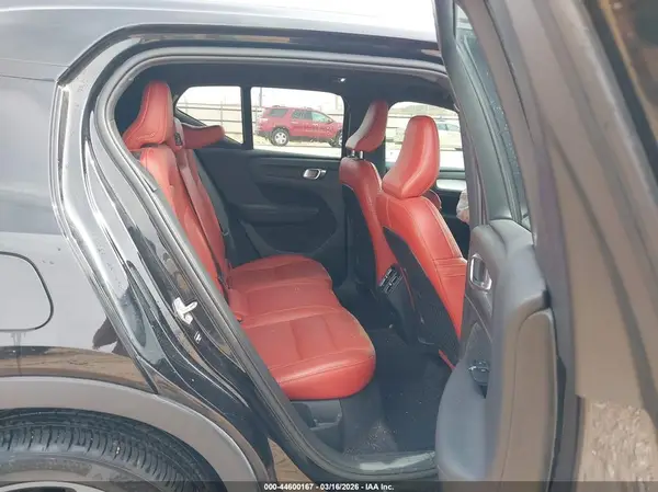 YV4162UK0K2156022 2019 VOLVO XC40 - Image 8