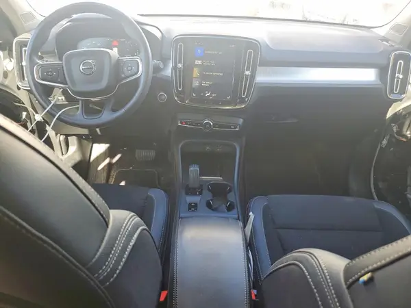 YV4162UK0L2176675 2020 VOLVO XC40 - Image 8