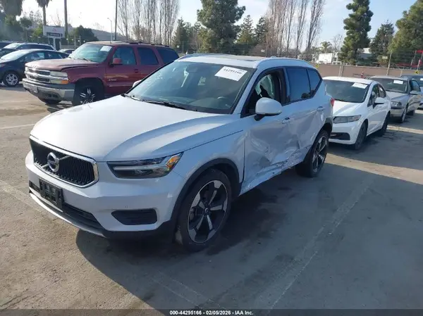 YV4162UK0L2181231 2020 VOLVO XC40 - Image 2