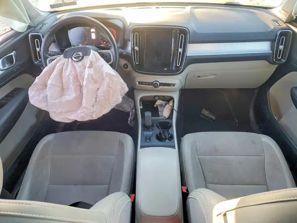 YV4162UK0L2183741 2020 VOLVO XC40 - Image 8