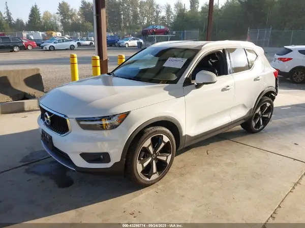 YV4162UK0L2221100 2020 VOLVO XC40 - Image 2