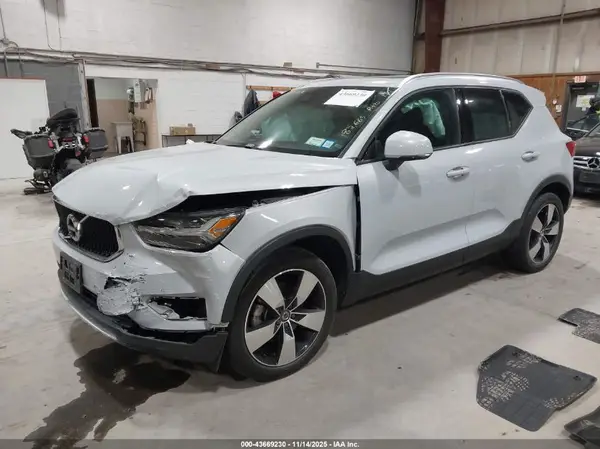 YV4162UK0L2249186 2020 VOLVO XC40 - Image 2
