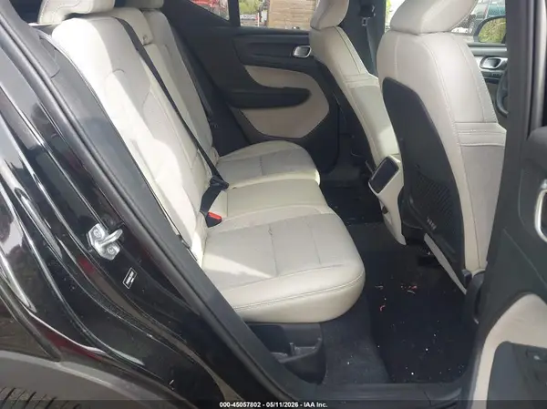 YV4162UK0L2315767 2020 VOLVO XC40 - Image 8