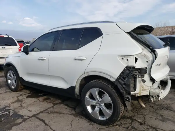 YV4162UK0L2323111 2020 VOLVO XC40 - Image 2