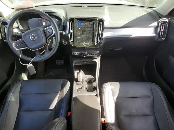 YV4162UK0L2325943 2020 VOLVO XC40 - Image 8