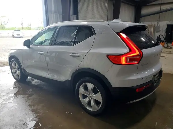 YV4162UK0L2338773 2020 VOLVO XC40 - Image 2