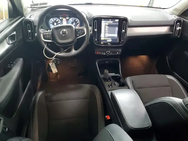 YV4162UK0L2338773 2020 VOLVO XC40 - Image 8
