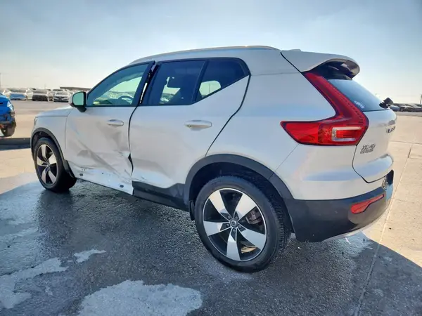 YV4162UK0M2447154 2021 VOLVO XC40 - Image 2