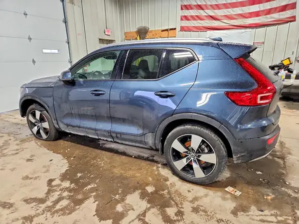 YV4162UK0M2540014 2021 VOLVO XC40 - Image 2