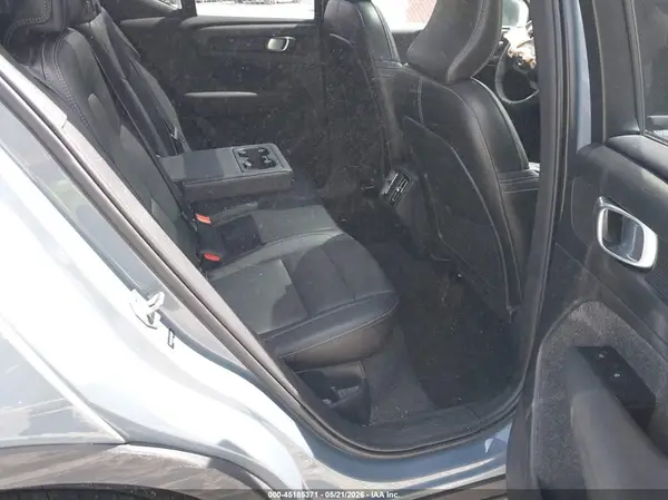 YV4162UK0M2542927 2021 VOLVO XC40 - Image 8