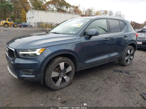 YV4162UK0M2563356 2021 VOLVO XC40 - Image 2