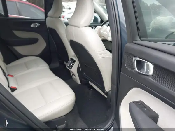 YV4162UK0M2563356 2021 VOLVO XC40 - Image 8