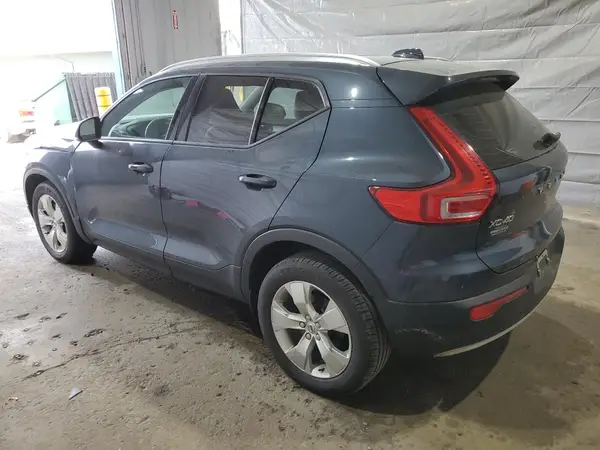YV4162UK0M2595918 2021 VOLVO XC40 - Image 2
