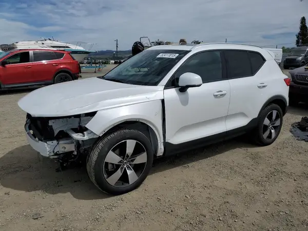 YV4162UK0N2647095 2022 VOLVO XC40 - Image 1