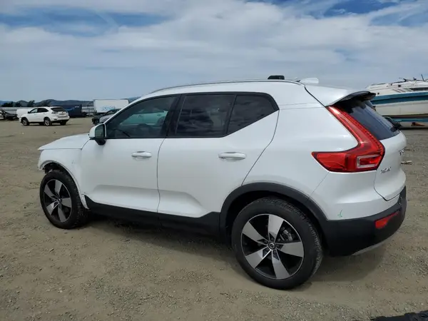 YV4162UK0N2647095 2022 VOLVO XC40 - Image 2