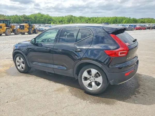 YV4162UK0N2652345 2022 VOLVO XC40 - Image 2
