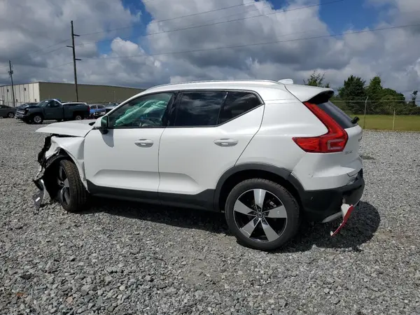 YV4162UK0N2653916 2022 VOLVO XC40 - Image 2
