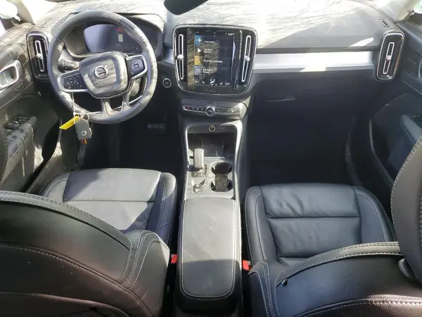 YV4162UK0N2763929 2022 VOLVO XC40 - Image 8