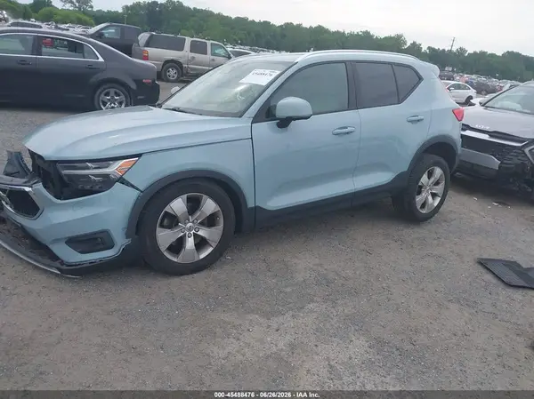 YV4162UK1K2053997 2019 VOLVO XC40 - Image 2