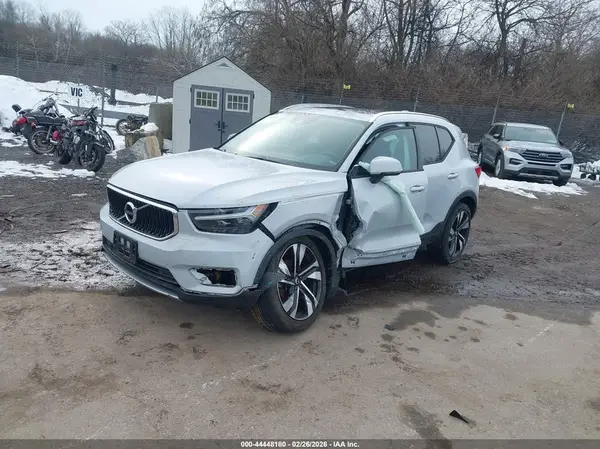 YV4162UK1L2183876 2020 VOLVO XC40 - Image 2