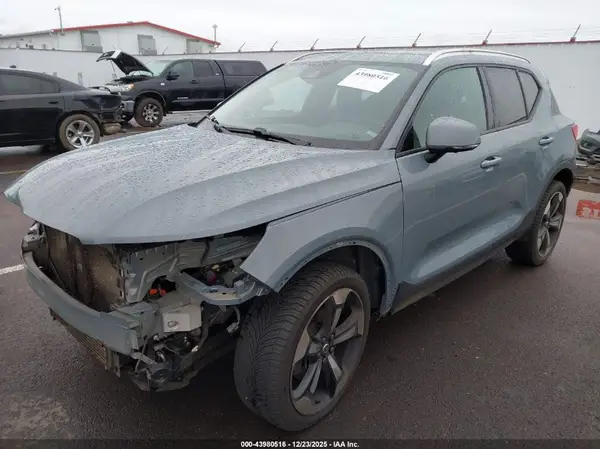 YV4162UK1L2320914 2020 VOLVO XC40 - Image 2