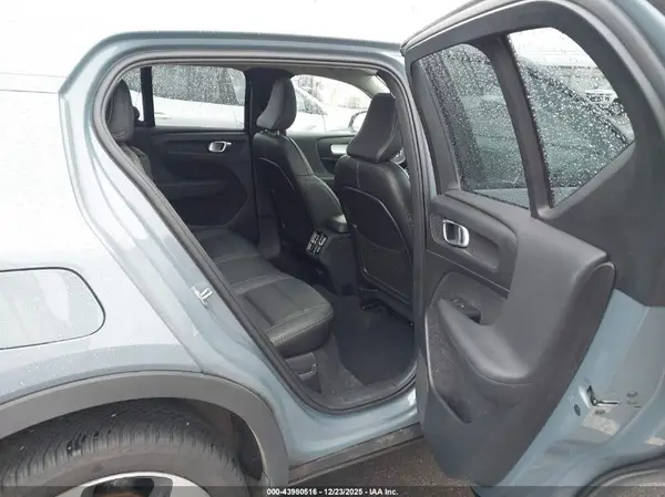 YV4162UK1L2320914 2020 VOLVO XC40 - Image 8