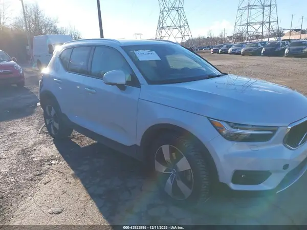 YV4162UK1L2325451 2020 VOLVO XC40 - Image 1