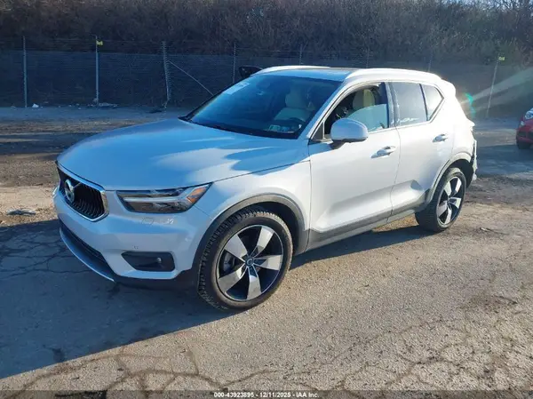 YV4162UK1L2325451 2020 VOLVO XC40 - Image 2