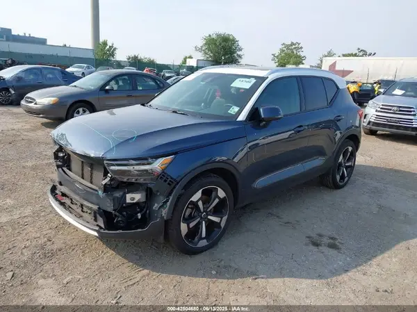 YV4162UK1M2464500 2021 VOLVO XC40 - Image 2