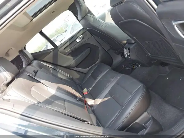 YV4162UK1M2464500 2021 VOLVO XC40 - Image 8