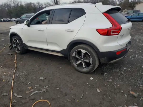 YV4162UK1M2502646 2021 VOLVO XC40 - Image 2