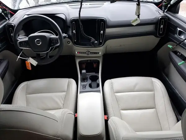 YV4162UK1N2654105 2022 VOLVO XC40 - Image 8