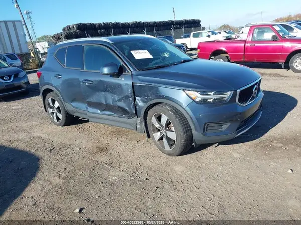 YV4162UK1N2741468 2022 VOLVO XC40 - Image 1