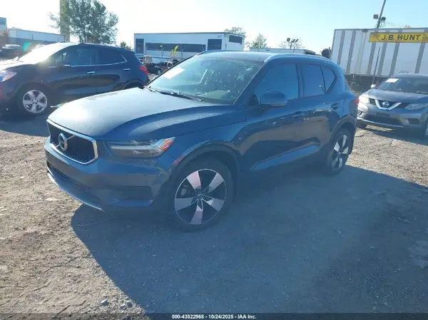 YV4162UK1N2741468 2022 VOLVO XC40 - Image 2