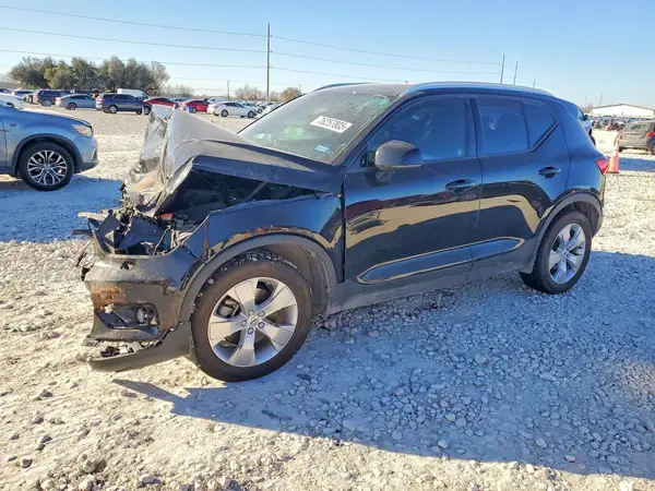 YV4162UK1N2759551 2022 VOLVO XC40 - Image 1