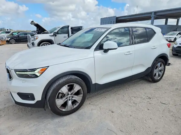 YV4162UK1N2760053 2022 VOLVO XC40 - Image 1