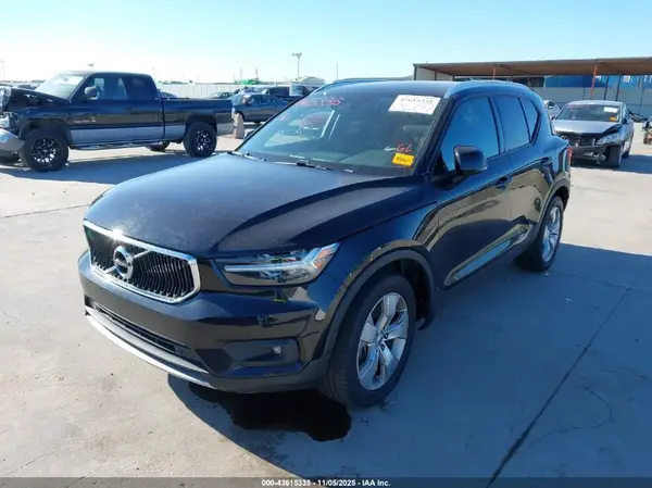 YV4162UK1N2763065 2022 VOLVO XC40 - Image 2