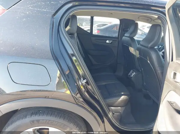 YV4162UK1N2763065 2022 VOLVO XC40 - Image 8